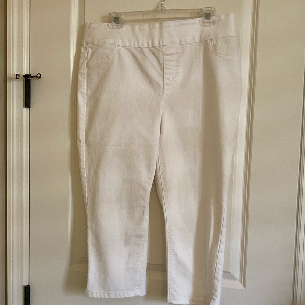 Chico’s white capri pants